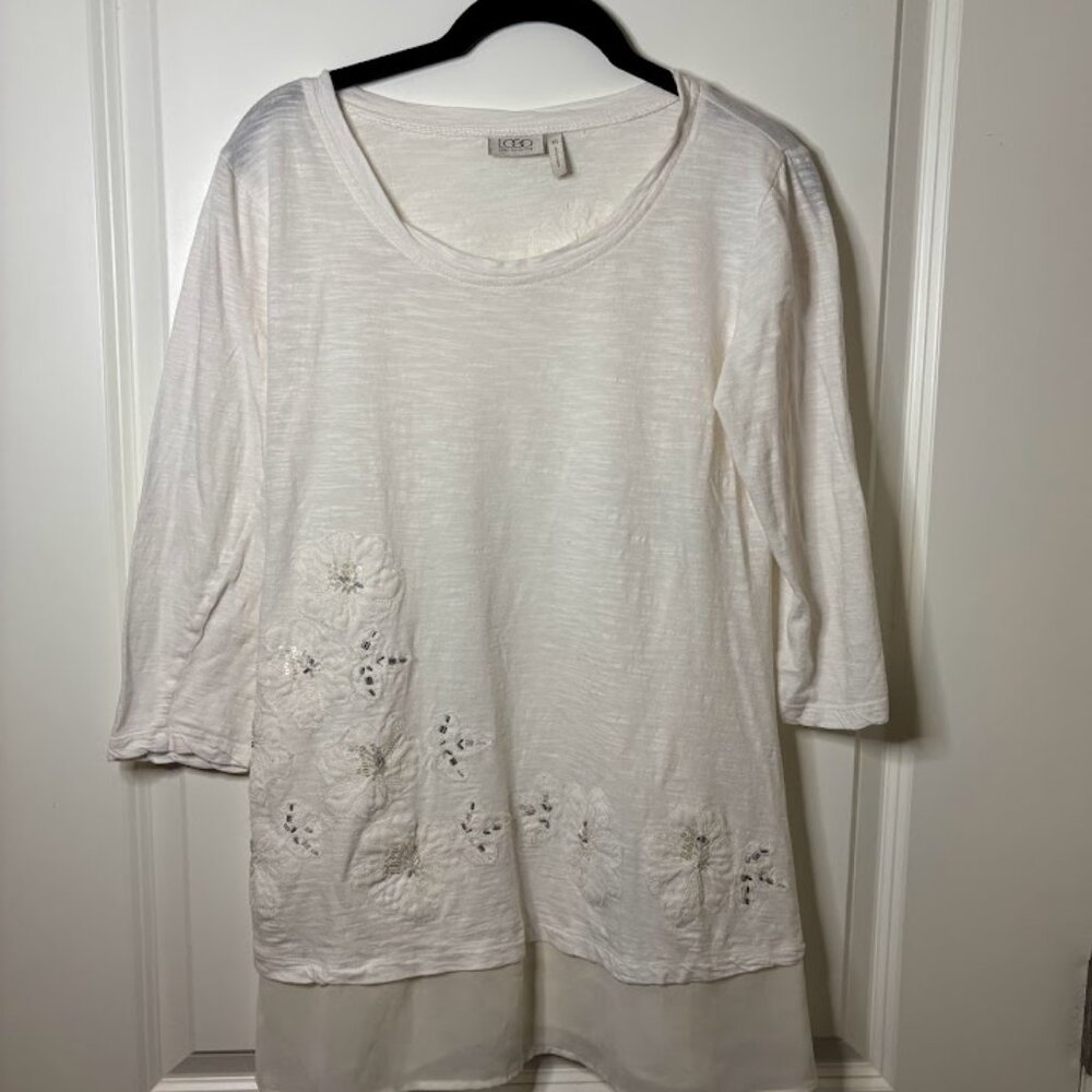 LOGO by Lori Goldstein White XS Summer Shirt Beaded Sequined and Embroidered